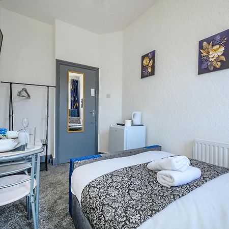 -Rc7H- For Your Relaxed & Cosy Free Parking Leeds  Buitenkant foto